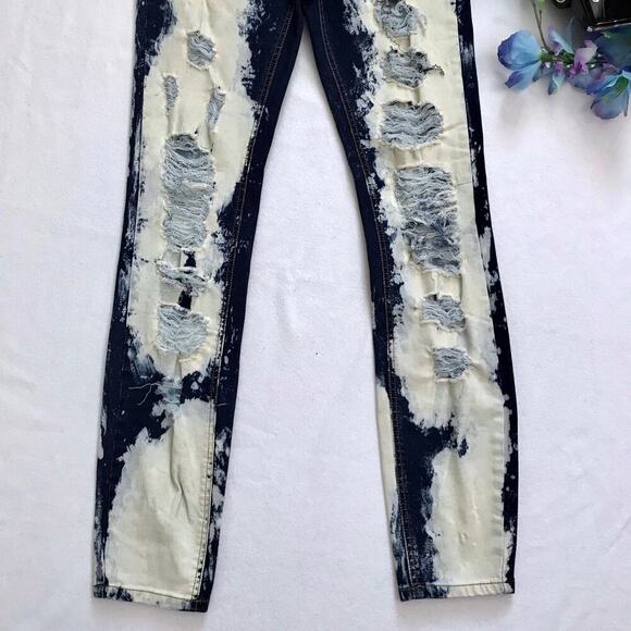 Baby Phat NWOT Distressed Skinny Jeans Juniors/Women 5/6 - Picture 3 of 9